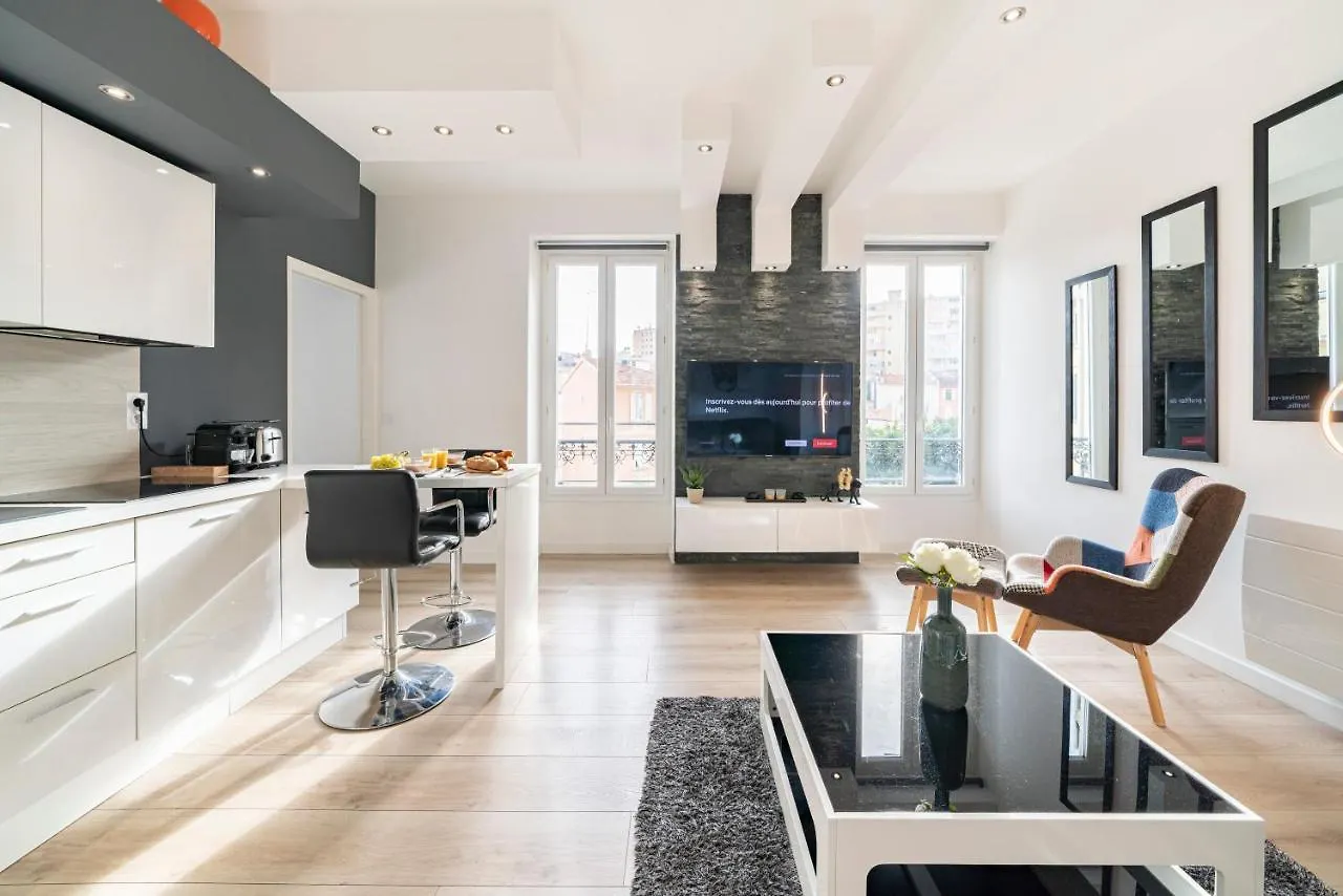 Frontiere Monaco, Appartement Renove Entierement - Ag Beausoleil